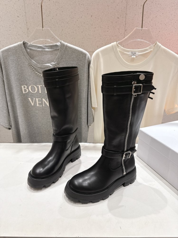 Чоботи жіночі