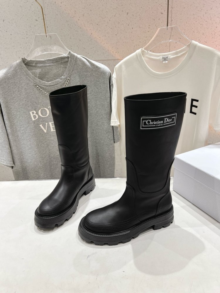 Чоботи жіночі