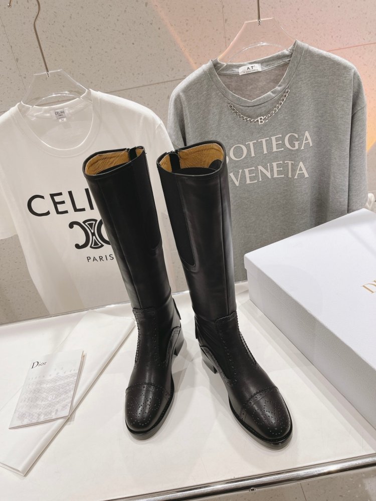 Чоботи жіночі