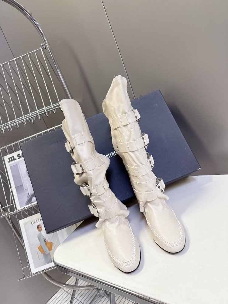 Чоботи жіночі