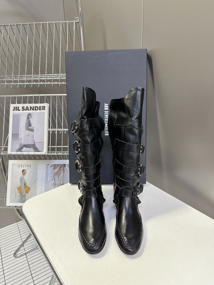 Чоботи жіночі