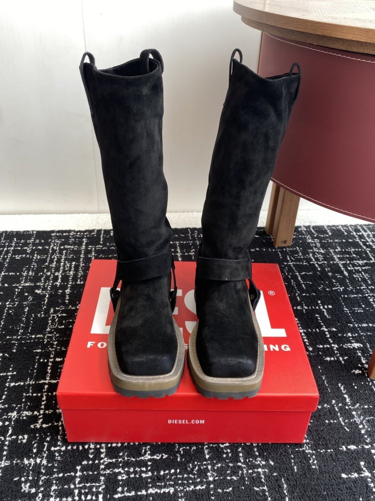 Чоботи жіночі