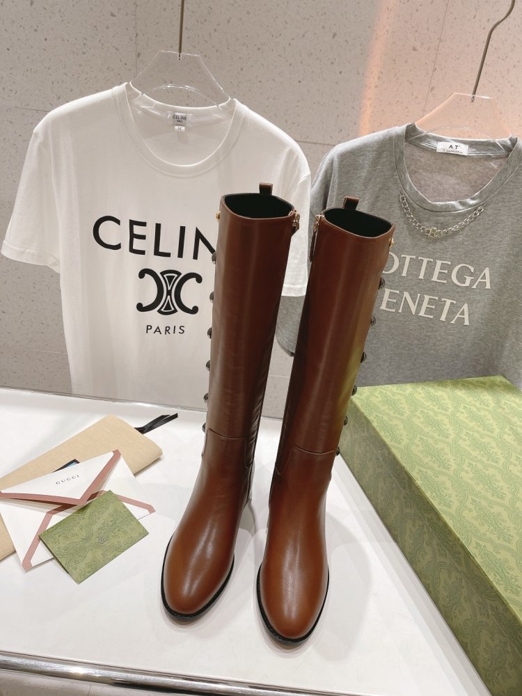 Чоботи жіночі