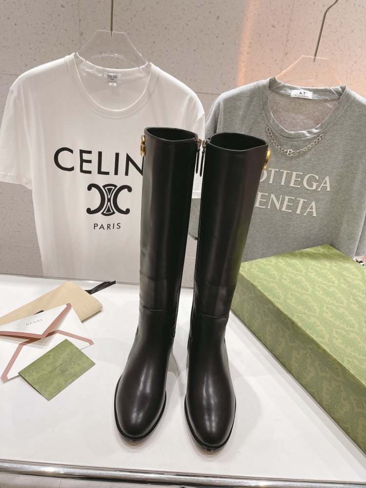 Чоботи жіночі