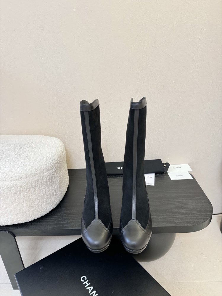 Чоботи жіночі