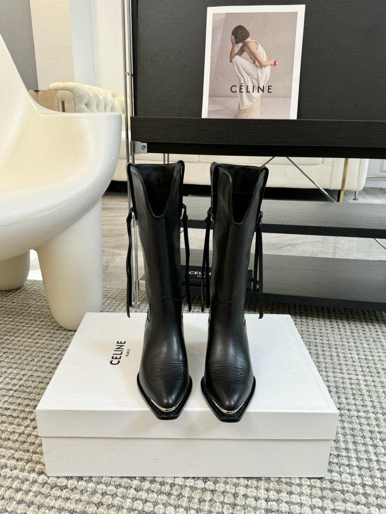 Чоботи жіночі