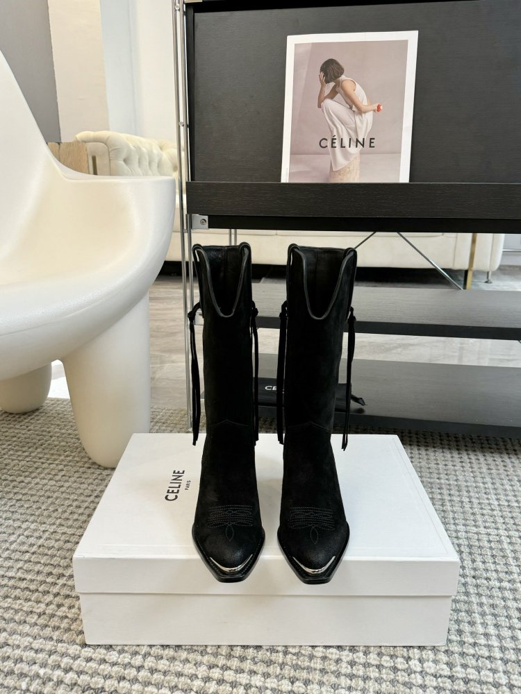 Чоботи жіночі