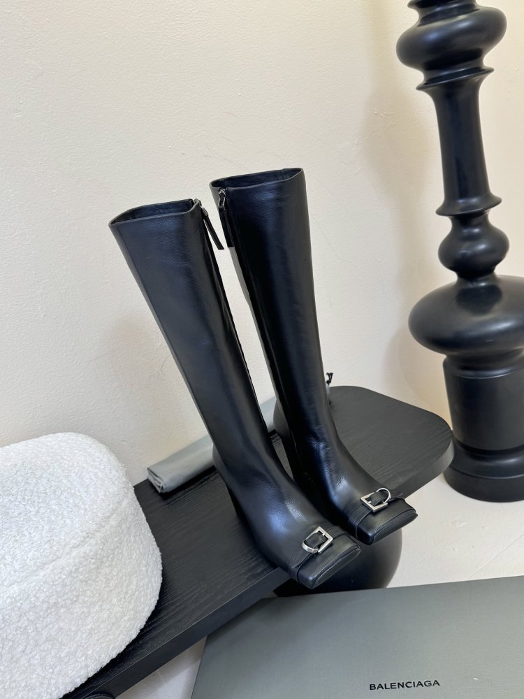 Чоботи жіночі