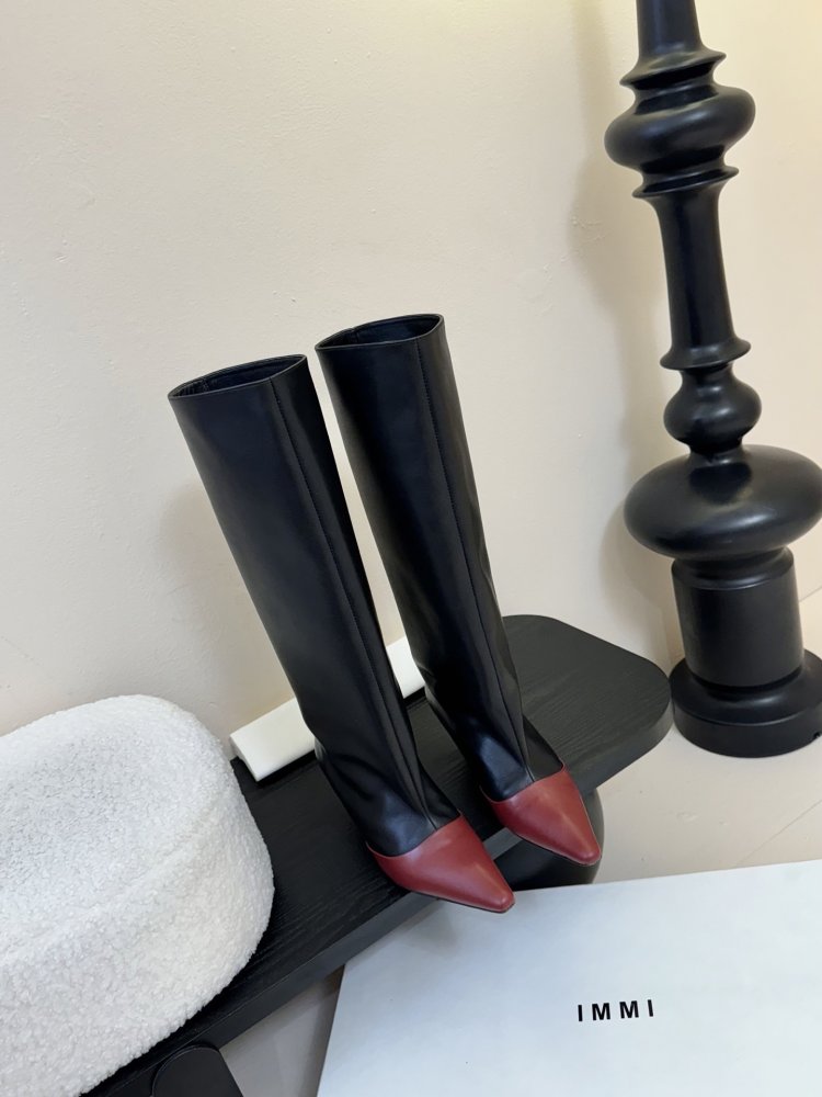 Чоботи жіночі