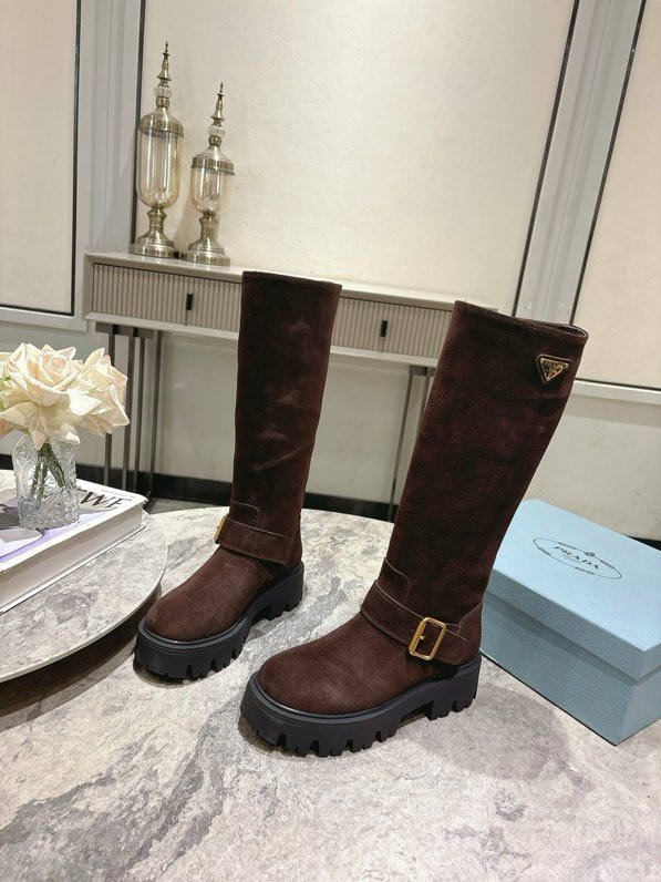 Чоботи жіночі