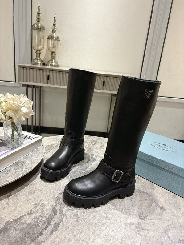 Чоботи жіночі