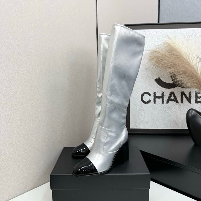 Чоботи жіночі