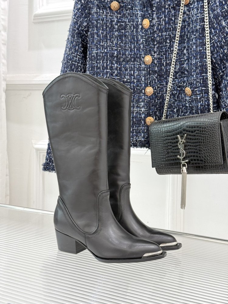 Чоботи жіночі