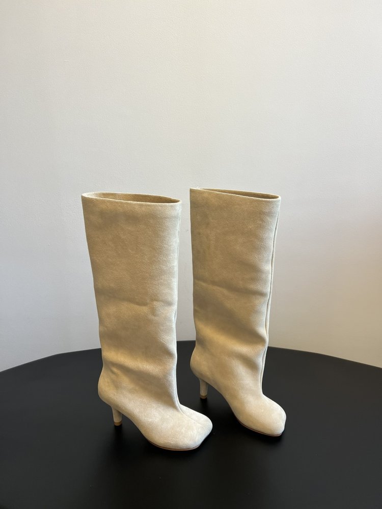 Чоботи жіночі