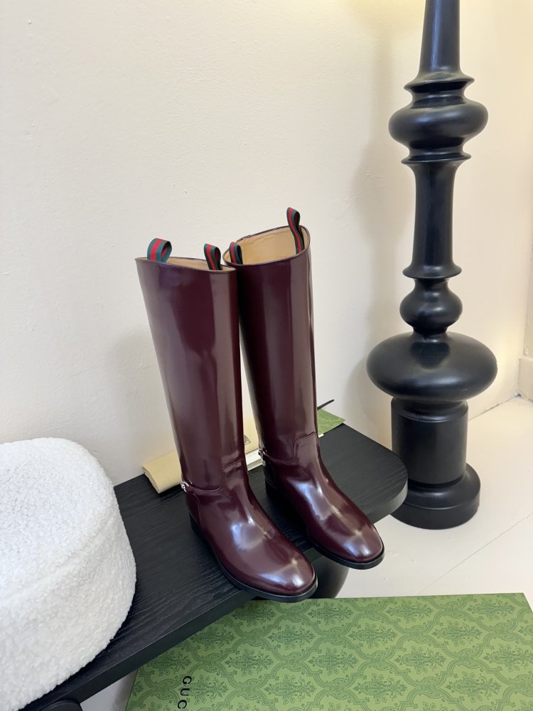 Чоботи жіночі