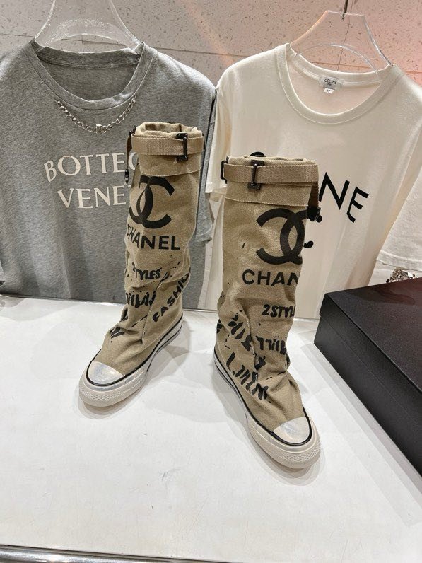 Чоботи жіночі