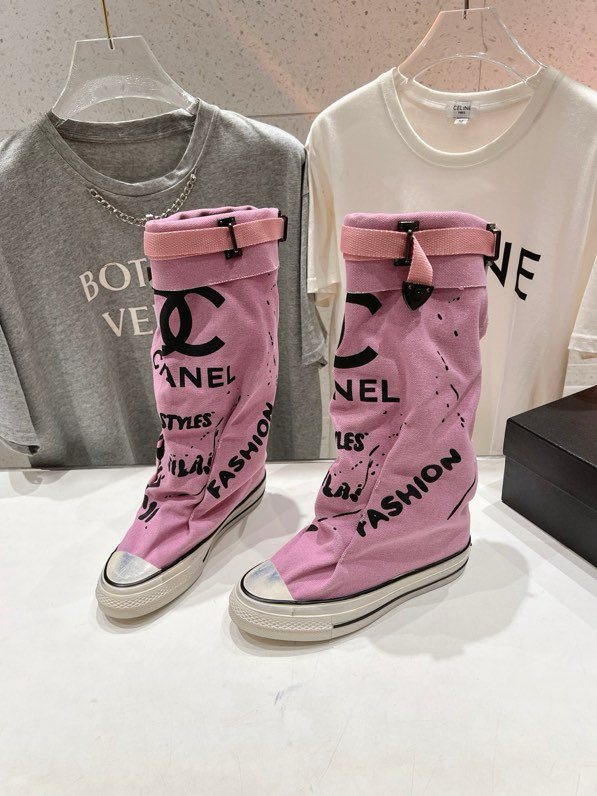 Чоботи жіночі