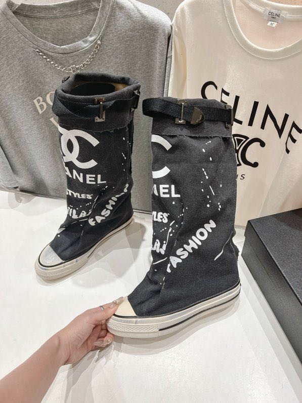 Чоботи жіночі