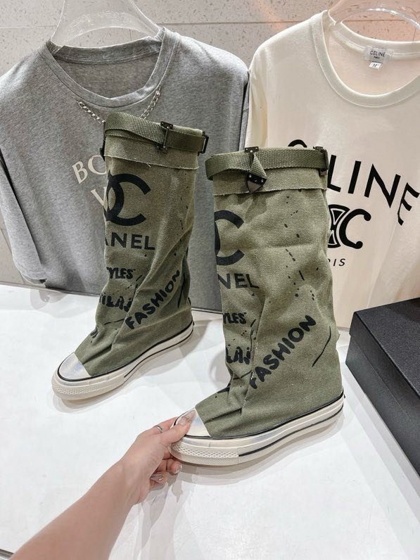 Чоботи жіночі