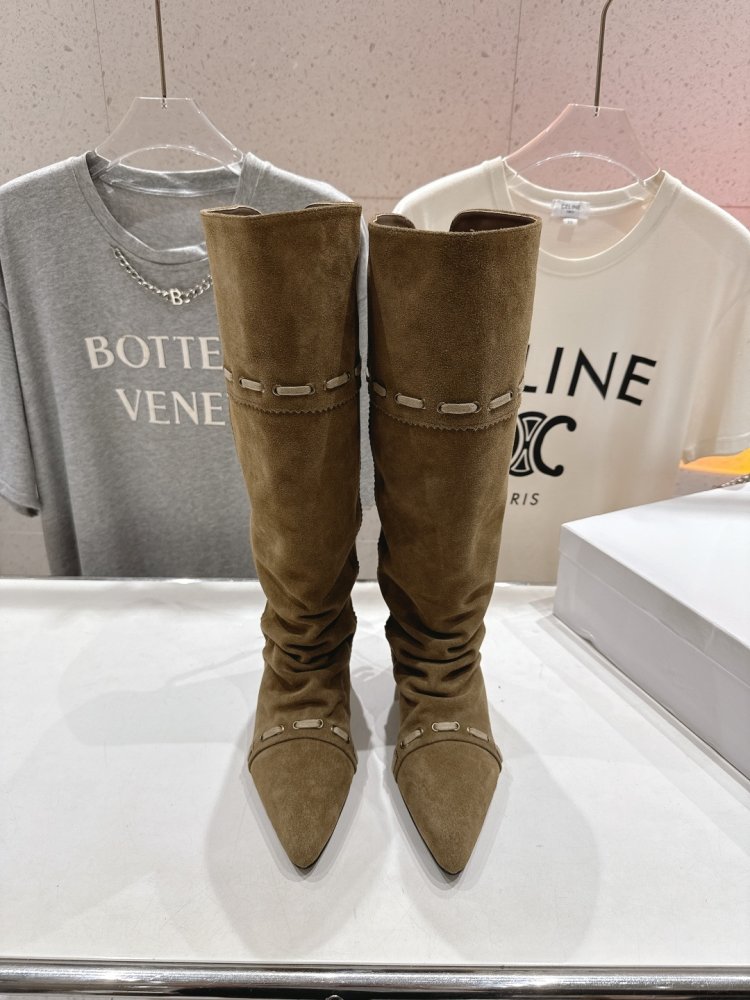 Чоботи жіночі