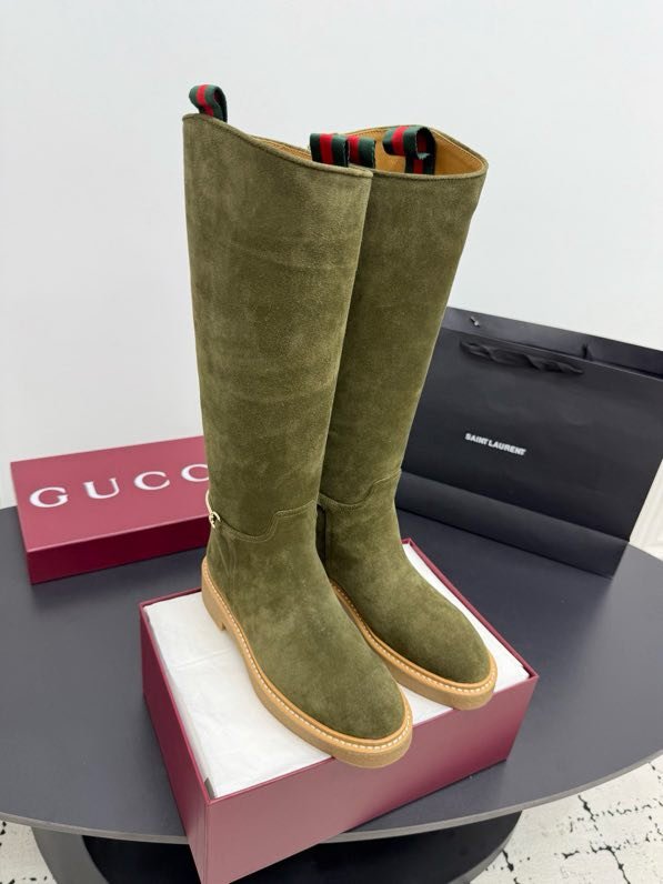 Чоботи жіночі