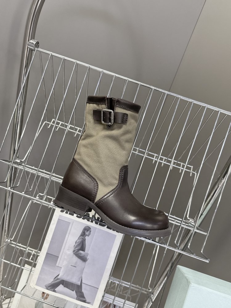 Boots women's
