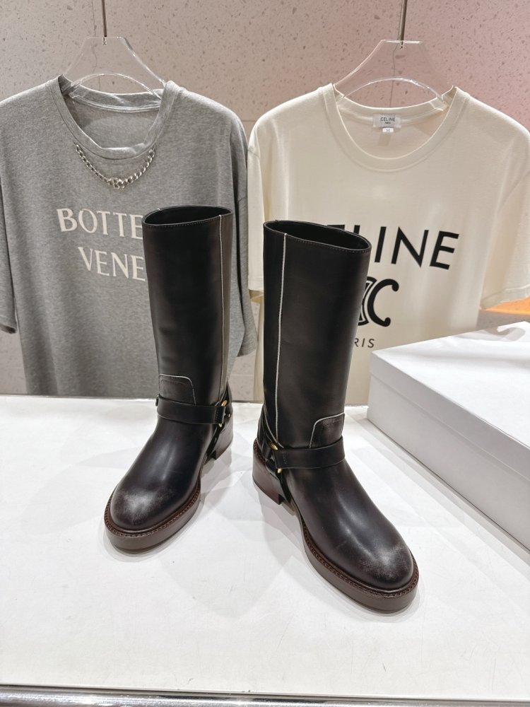 Сапоги женские фото 2