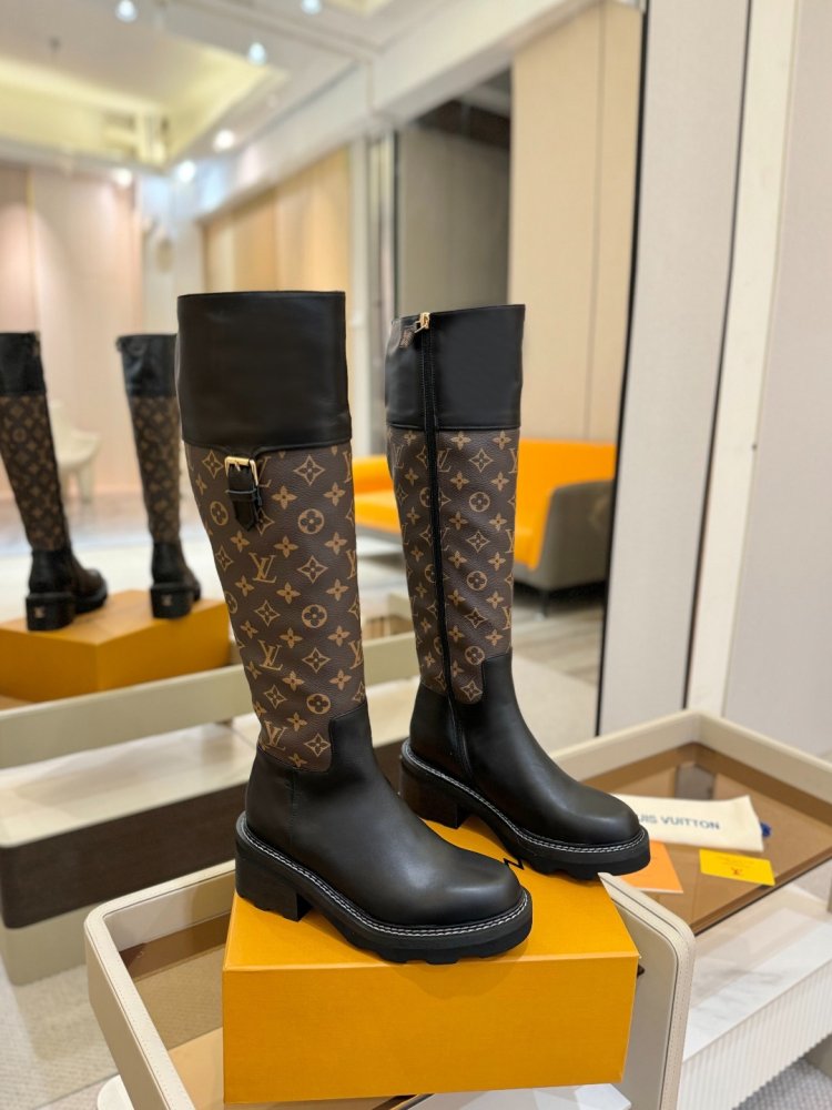 Boots women's фото 2