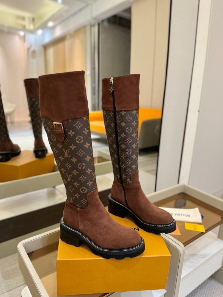 Сапоги женские фото 2