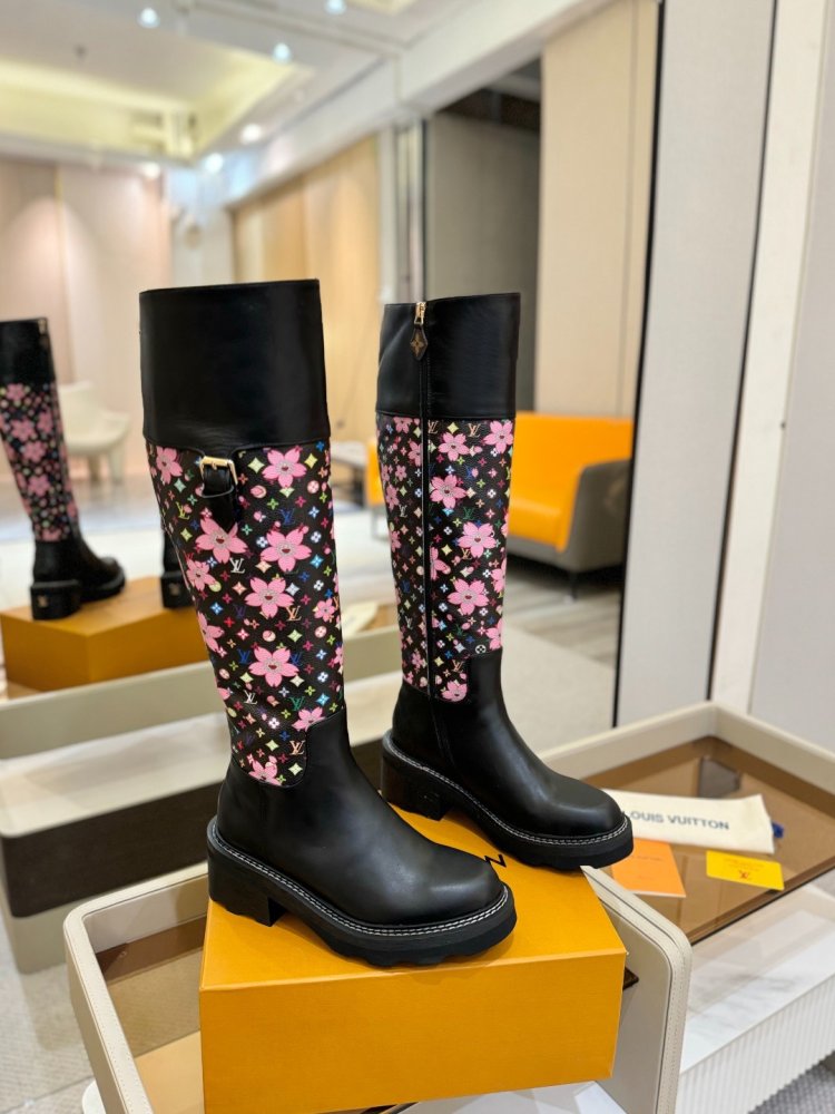 Сапоги женские фото 2