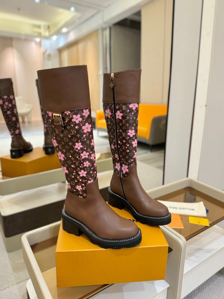 Сапоги женские фото 2