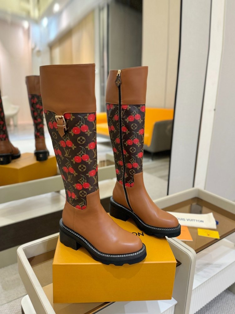 Чоботи жіночі фото 2