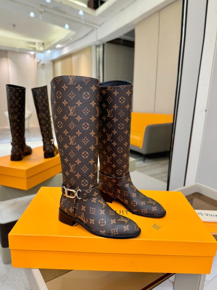 Сапоги женские фото 2