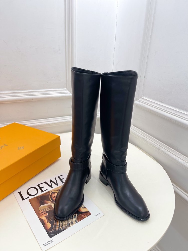 Сапоги женские фото 2