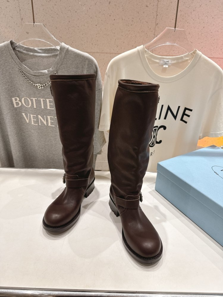 Сапоги женские фото 2