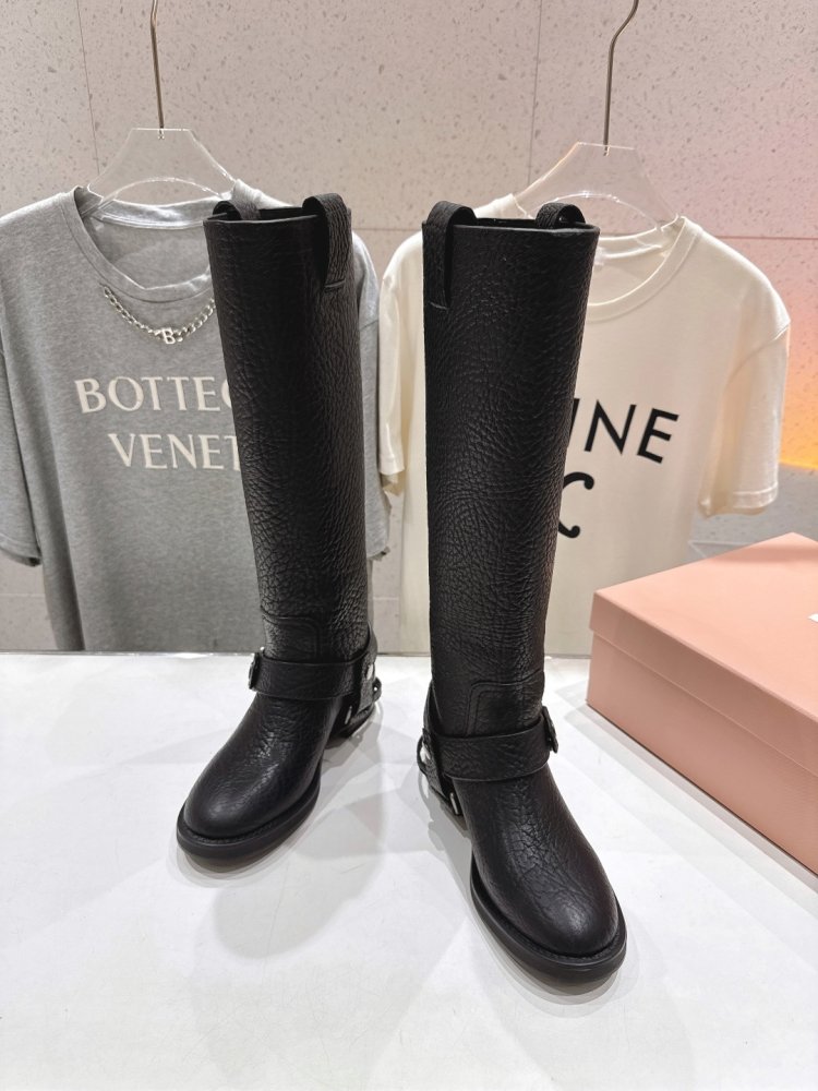 Сапоги женские фото 2