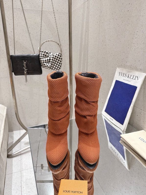 Сапоги женские фото 2