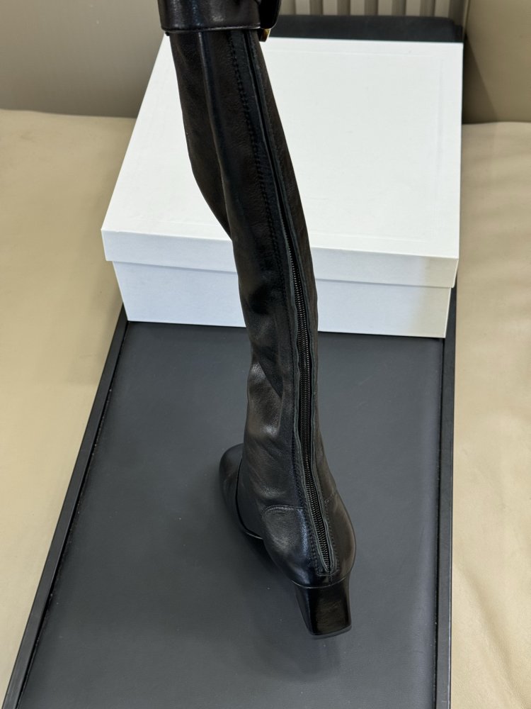 Сапоги женские фото 3