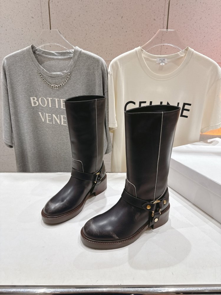 Сапоги женские фото 3