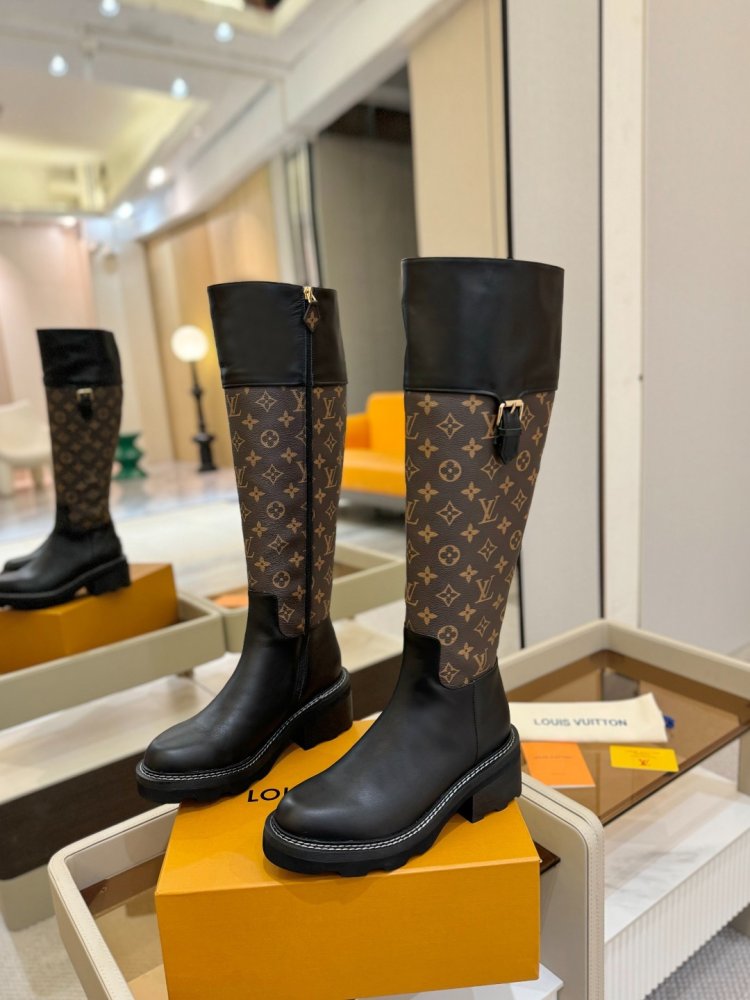 Boots women's фото 3