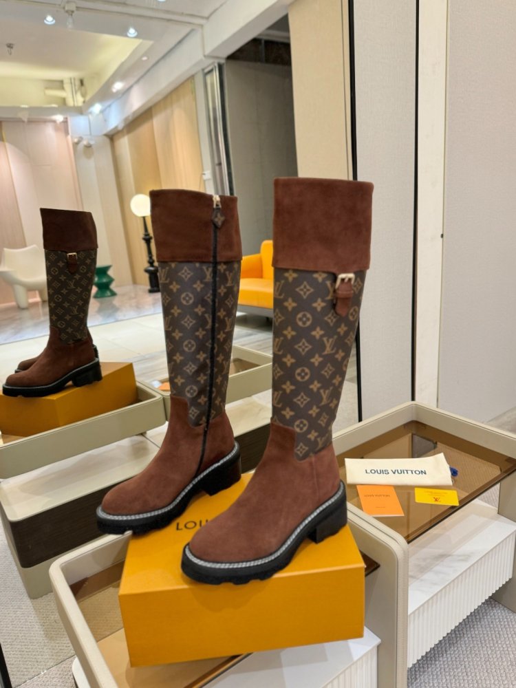 Сапоги женские фото 3