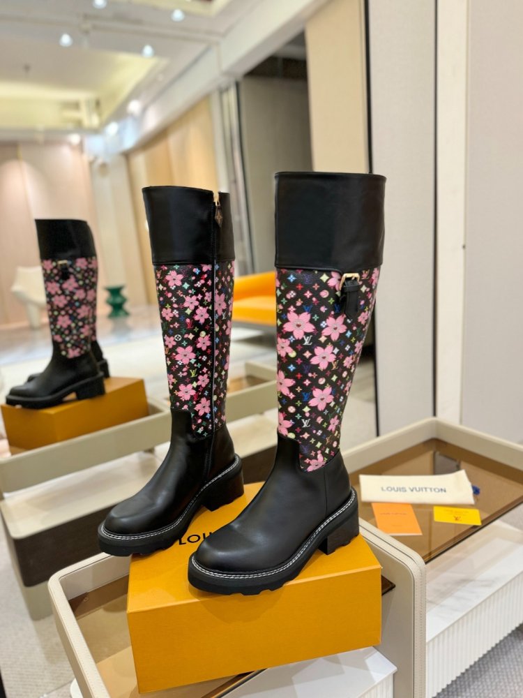 Сапоги женские фото 3