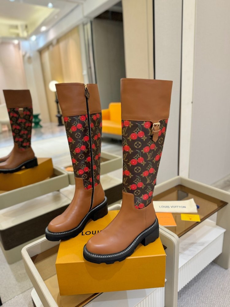 Чоботи жіночі фото 3