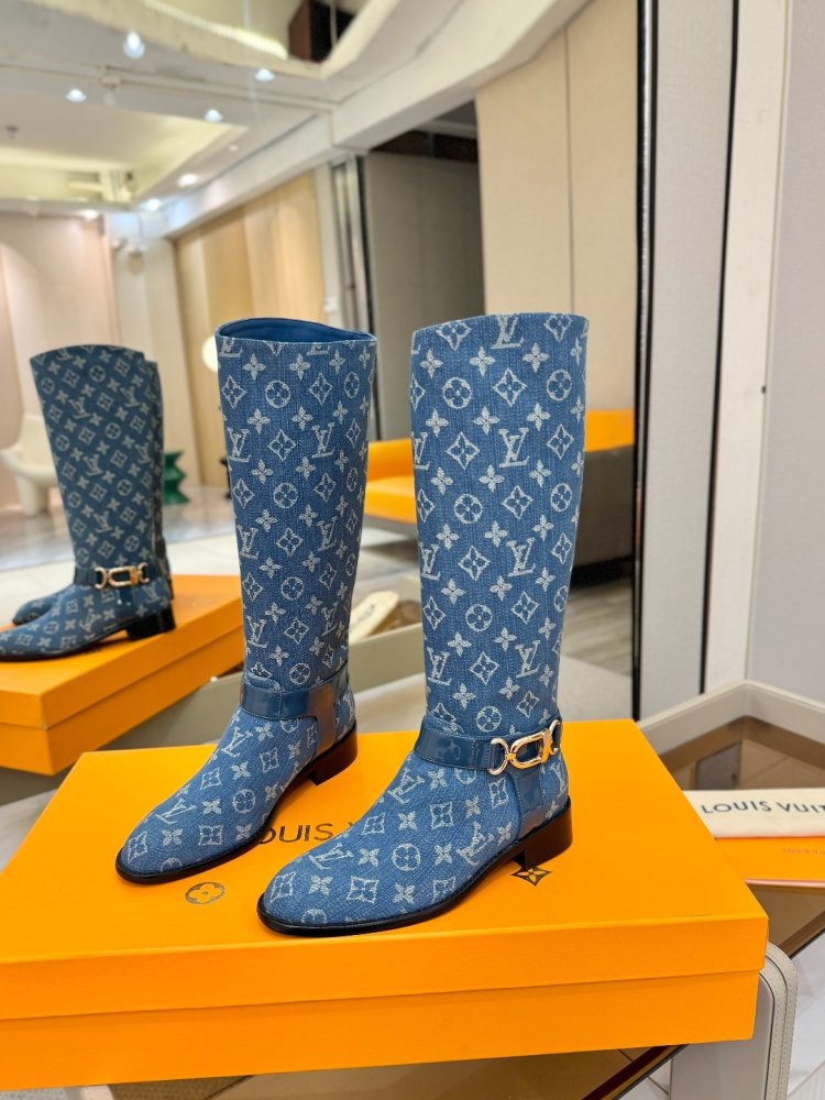 Сапоги женские фото 3