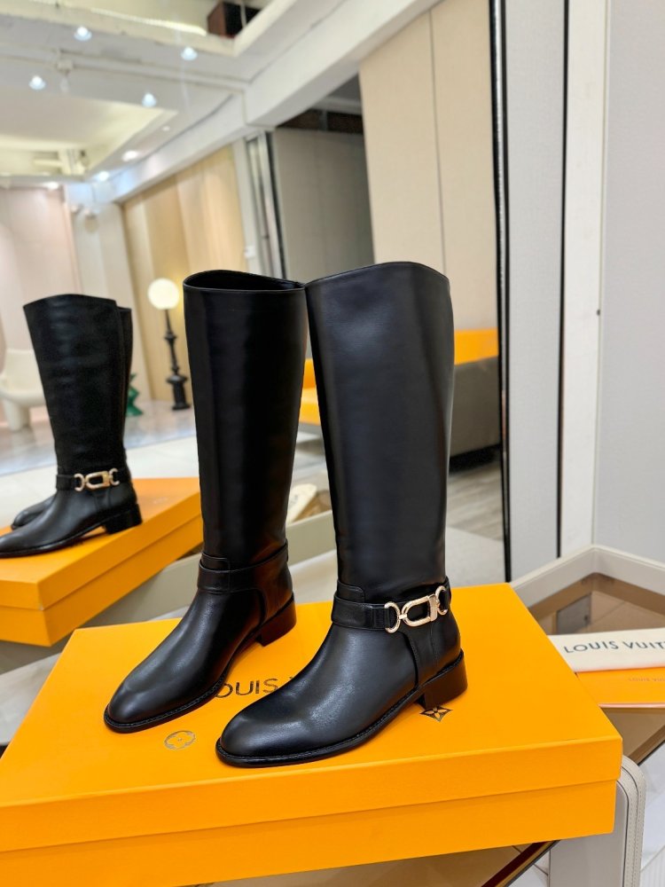 Сапоги женские фото 3