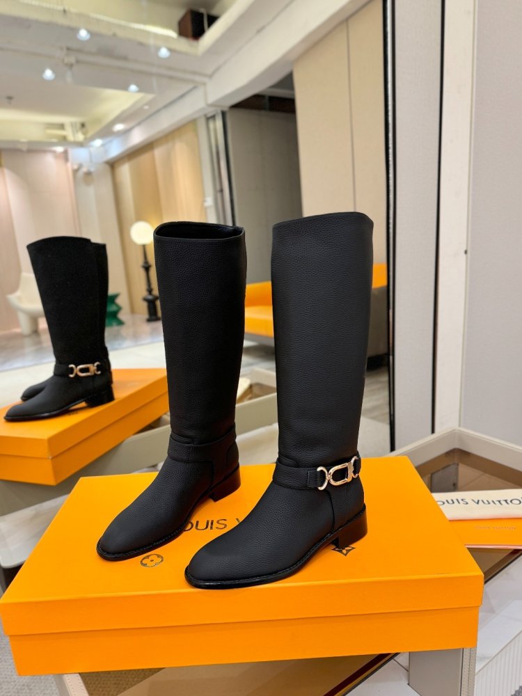 Сапоги женские фото 3