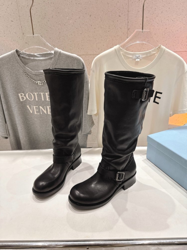 Сапоги женские фото 3