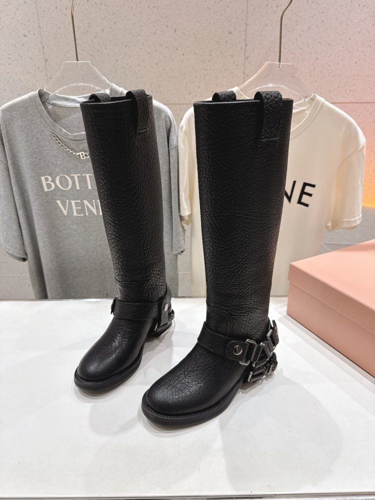 Сапоги женские фото 3