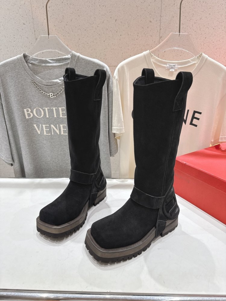 Сапоги женские фото 3