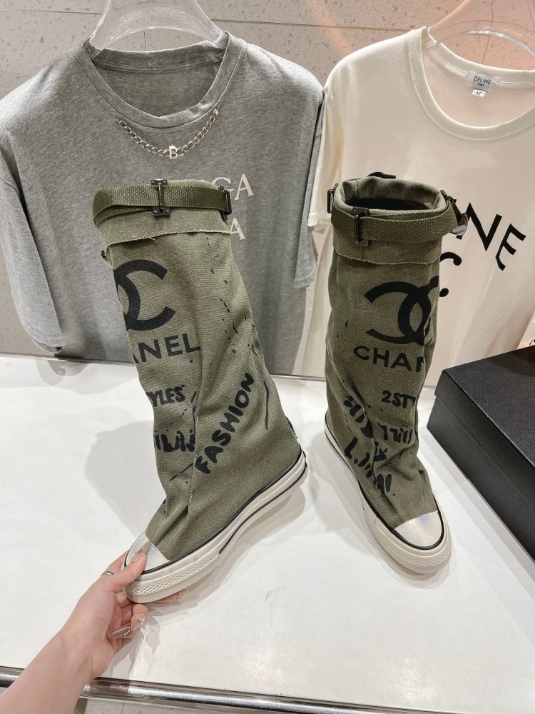 Сапоги женские фото 3